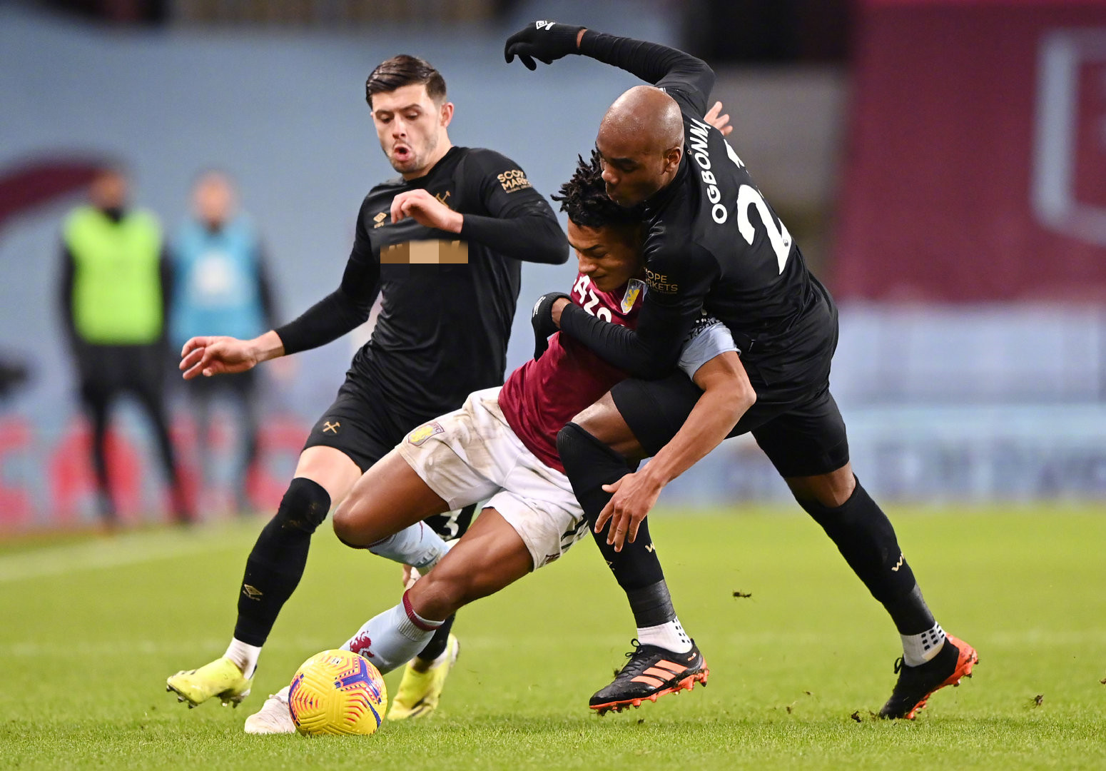 英超比赛中 英超比赛中